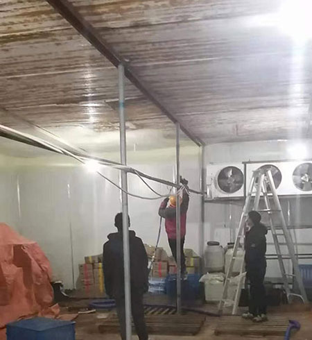 建筑保溫聚氨酯發(fā)泡機(圖2) 冷庫噴涂墻面內鋼構及外面彩鋼板